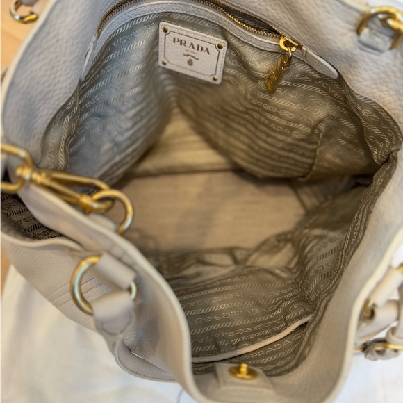 Cream leather Prada purse - Picture 3 of 4